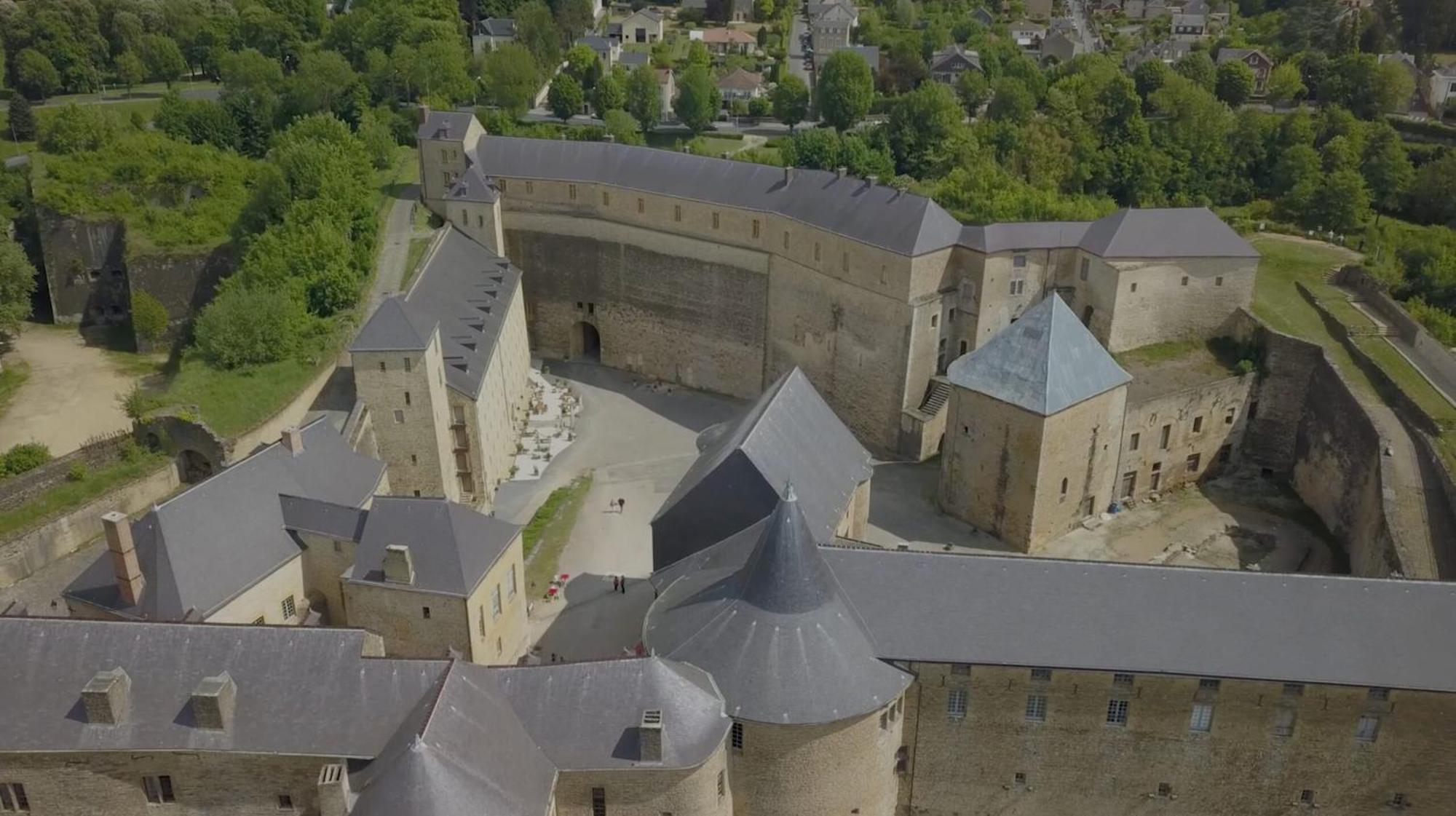 Superbe Appartement Face Au Chateau - 2 Chambres - Netflix/Canal+ Sedan Exterior photo