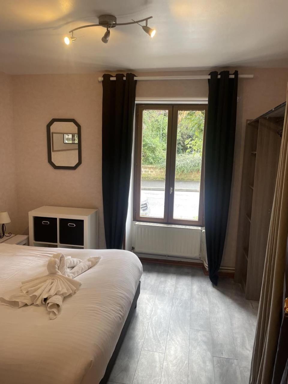 Superbe Appartement Face Au Chateau - 2 Chambres - Netflix/Canal+ Sedan Exterior photo