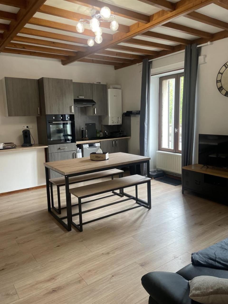 Superbe Appartement Face Au Chateau - 2 Chambres - Netflix/Canal+ Sedan Exterior photo