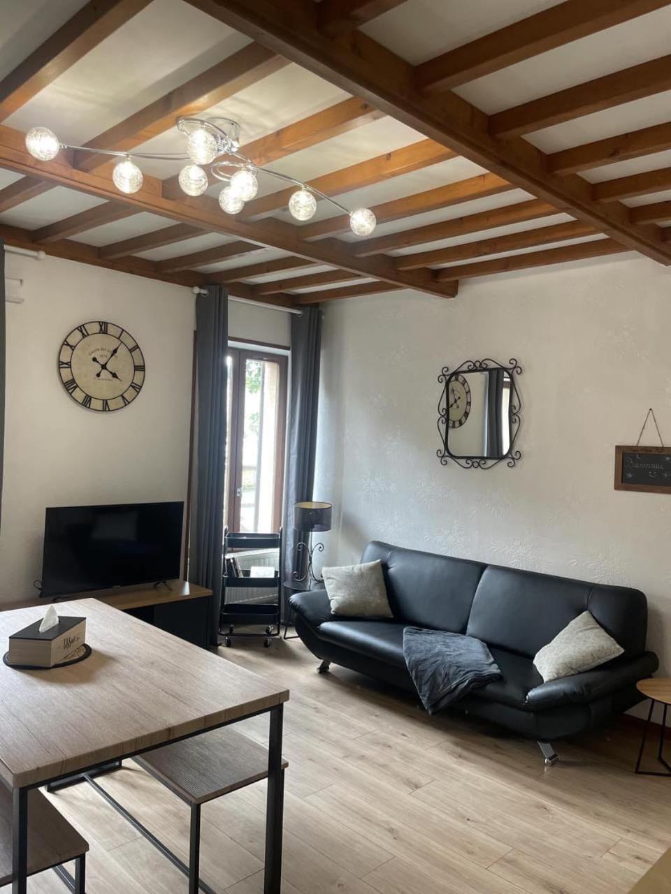 Superbe Appartement Face Au Chateau - 2 Chambres - Netflix/Canal+ Sedan Exterior photo